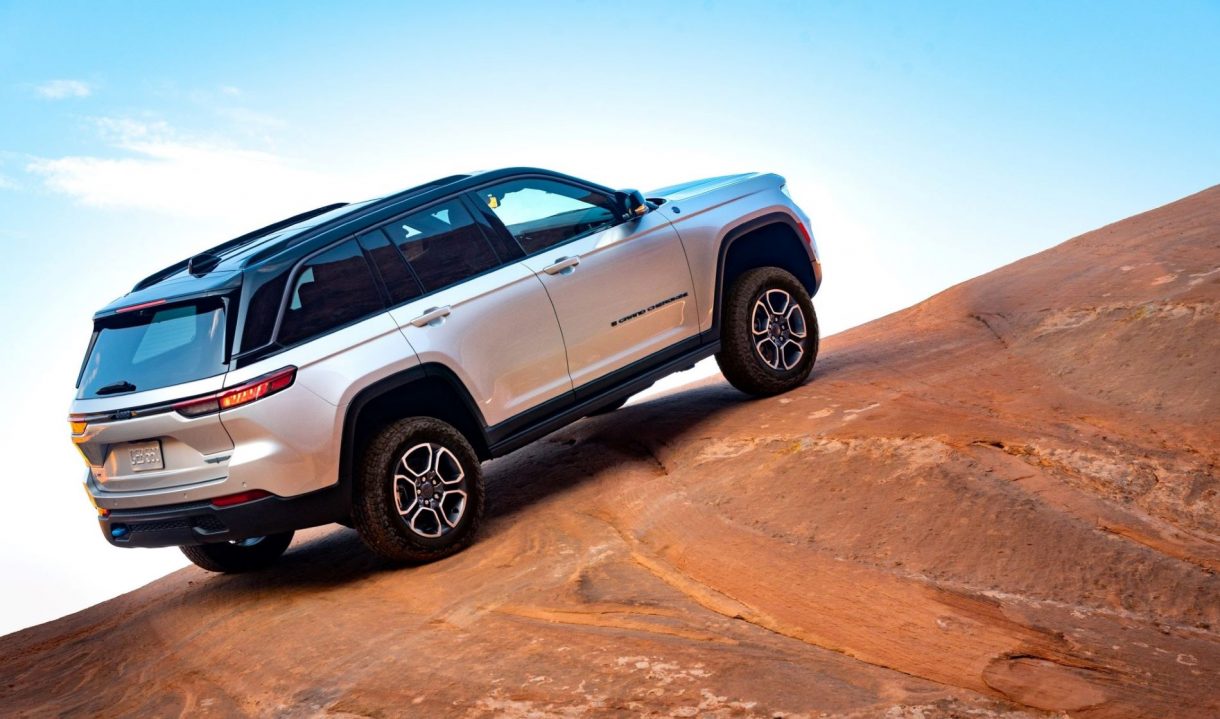 Pros and Cons of SUV Car Rental